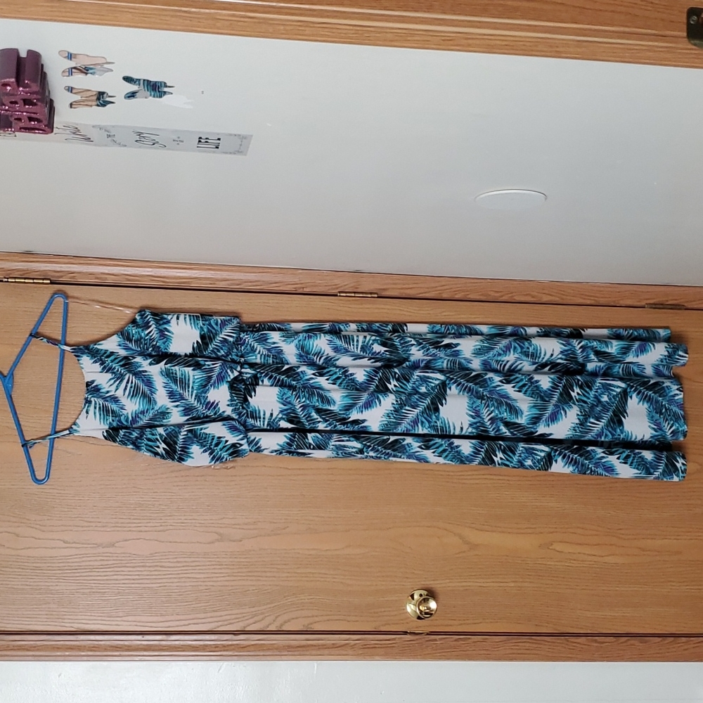 Charlotte Russe women's dress. Size Large.
